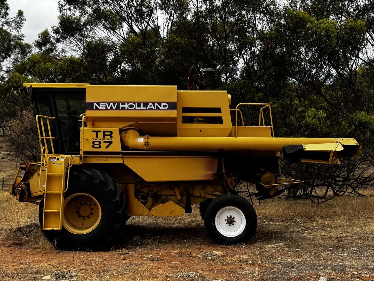 New Holland TR87