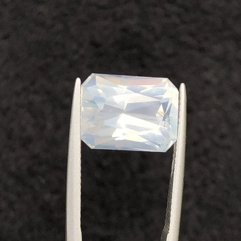 8ct Moonstone pixel cut 272