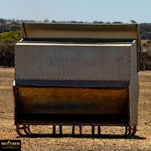 Universal sheep feeder