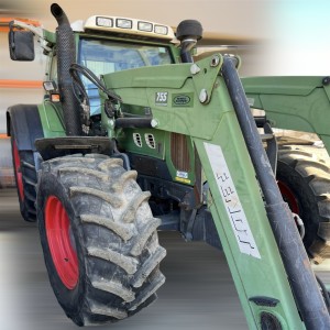 Fendt 818 Vario Tractor with Loader