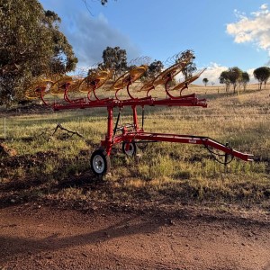 BRAND NEW 10 Wheel V Hay Rake