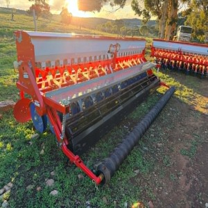 Agritrac 3PL 36m wide seeder  New with dealer warrantee