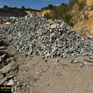One 1 ton lot of grey recycled loose bricks